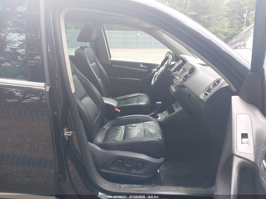 2013 VOLKSWAGEN TIGUAN auction photo 5