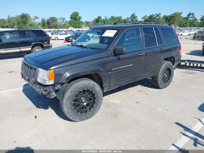 1998 Jeep Grand Cherokee Limited, Front End, IAAI, VIN 1J4GZ88Z8WC333084 — photo 2