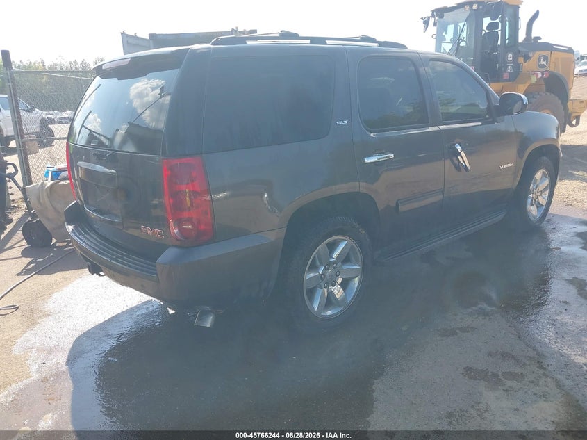 2010 GMC YUKON auction photo 4