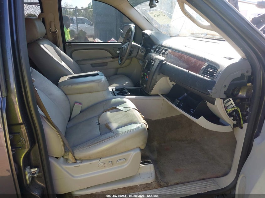 2010 GMC YUKON auction photo 5