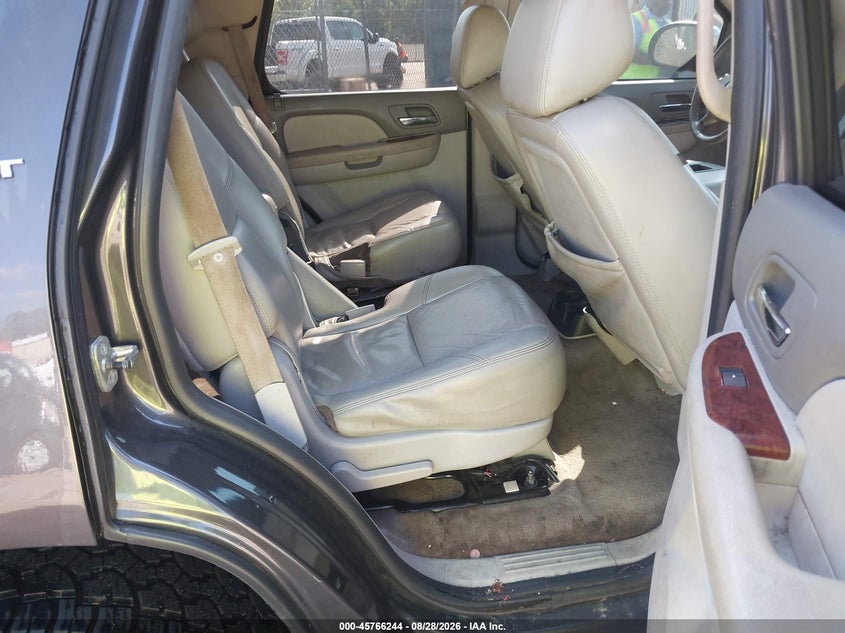 2010 GMC YUKON auction photo 8