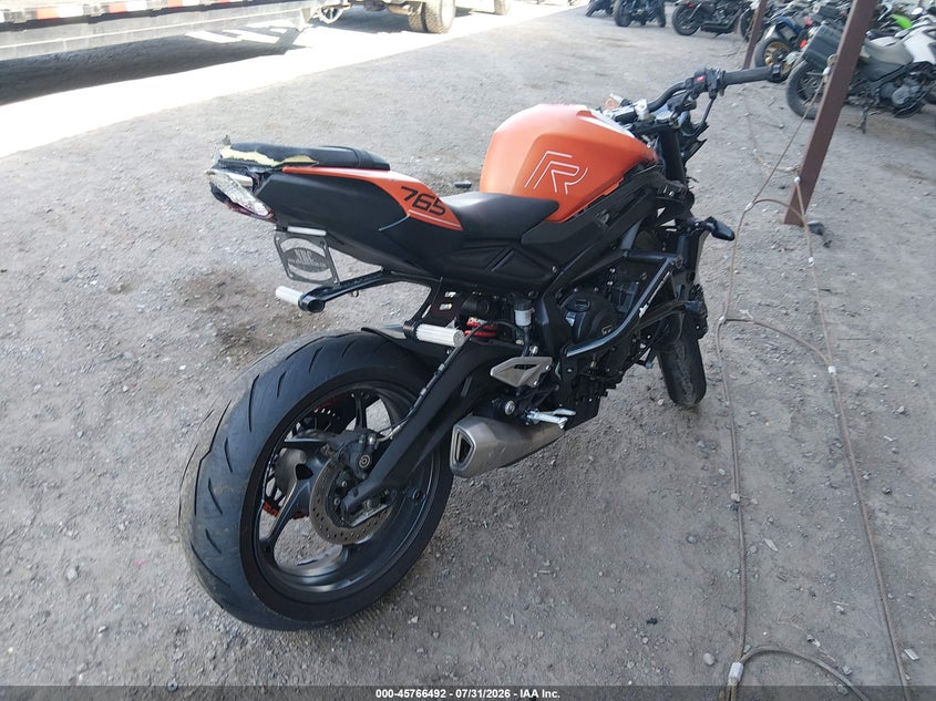 2025 TRIUMPH MOTORCYCLE STREET TRIPLE auction photo 4