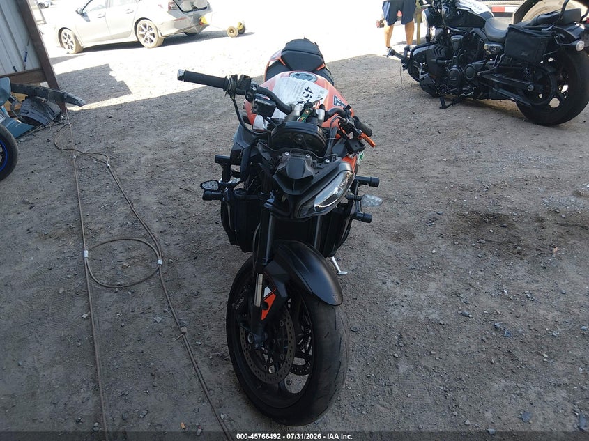 2025 TRIUMPH MOTORCYCLE STREET TRIPLE auction photo 5
