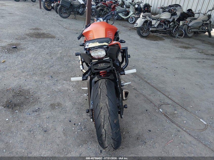 2025 TRIUMPH MOTORCYCLE STREET TRIPLE auction photo 6
