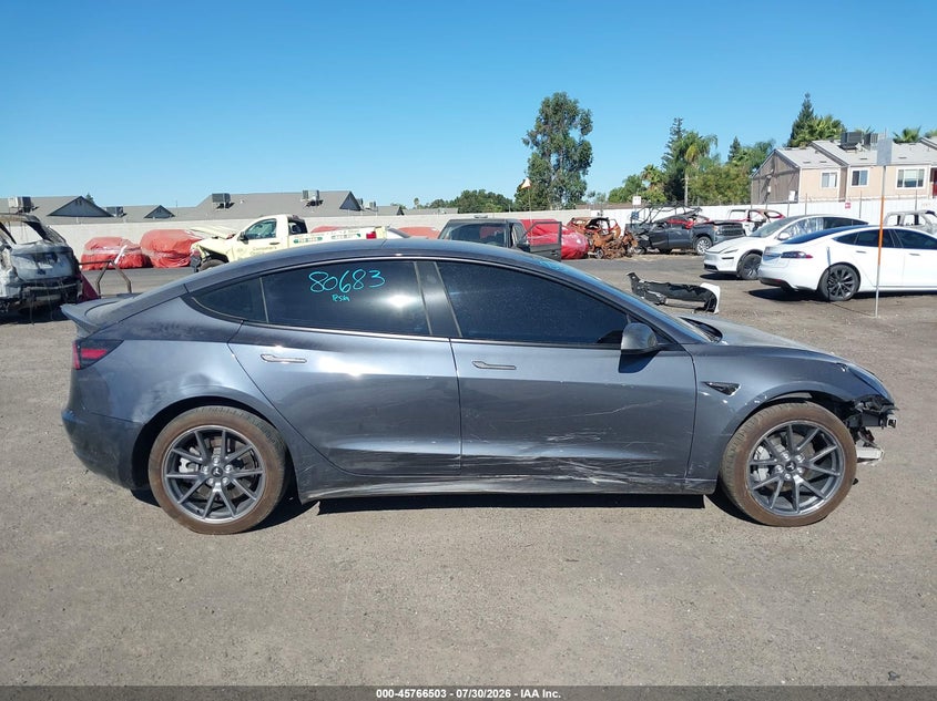 TESLA MODEL 3 - zdjęcie 14