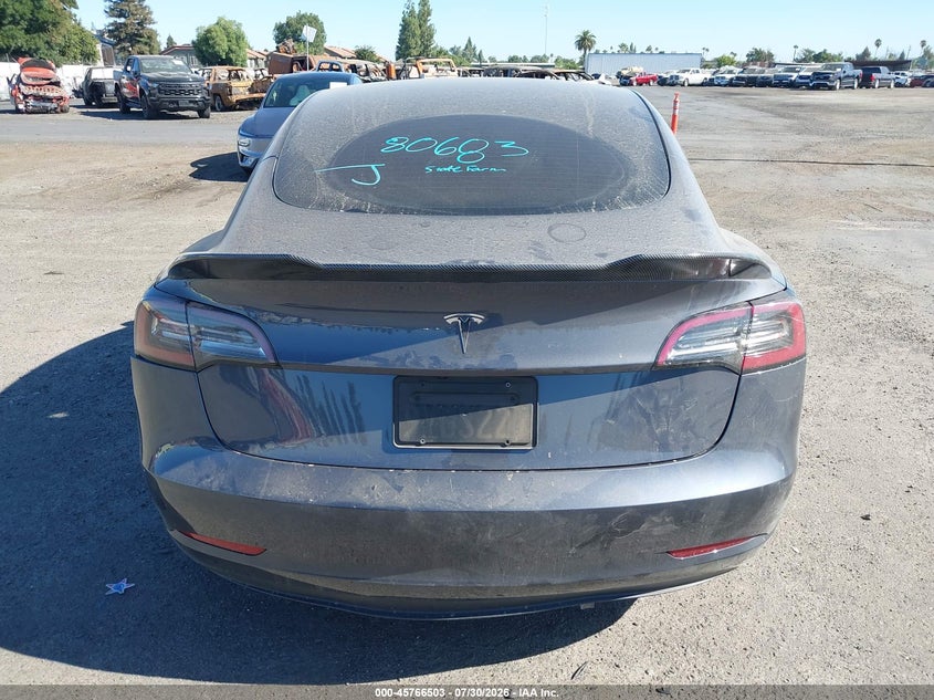TESLA MODEL 3 - zdjęcie 17