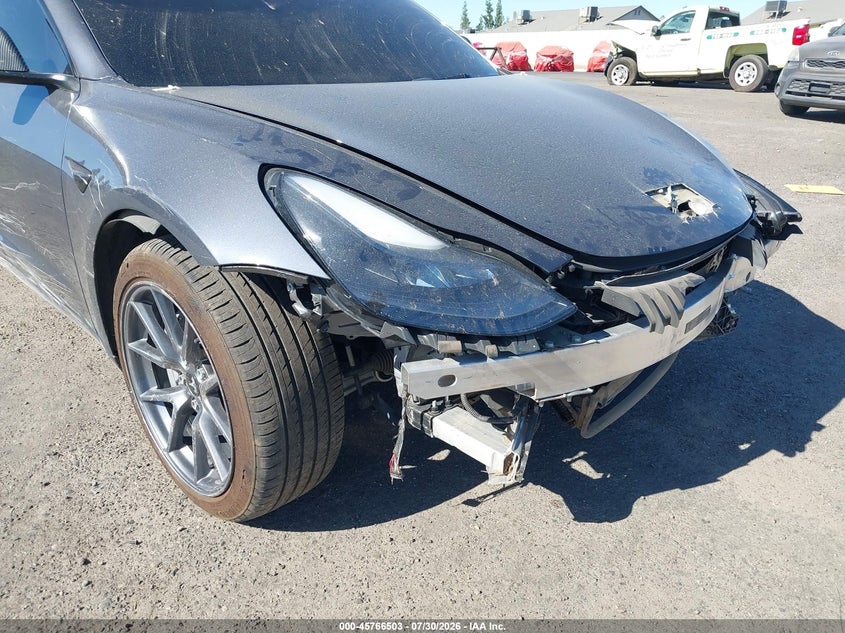 TESLA MODEL 3 - zdjęcie 21