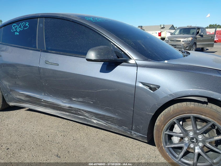 TESLA MODEL 3 - zdjęcie 22