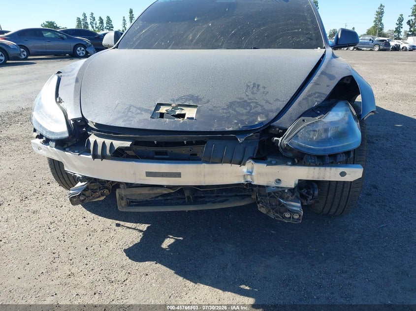 TESLA MODEL 3 - zdjęcie 6