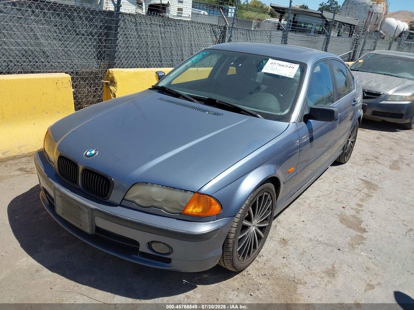 2001 BMW 330I auction photo 2