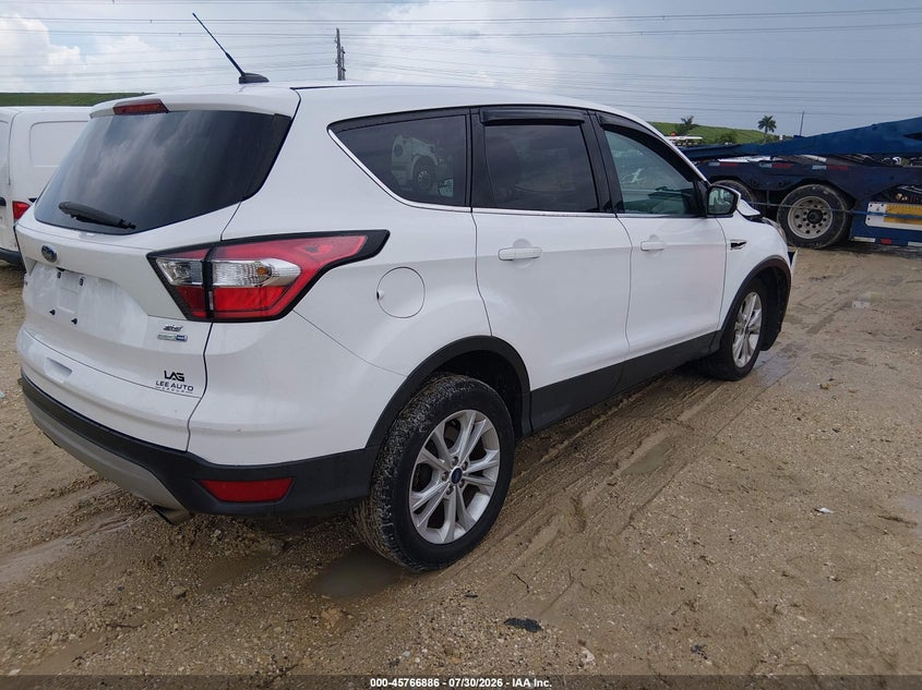 Vin: 1fmcu9gd4huc40604, lot: 46265635, ford escape se 20174