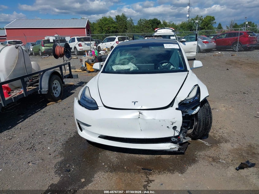 TESLA MODEL 3 - zdjęcie 11