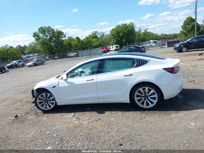 TESLA MODEL 3 - zdjęcie 13