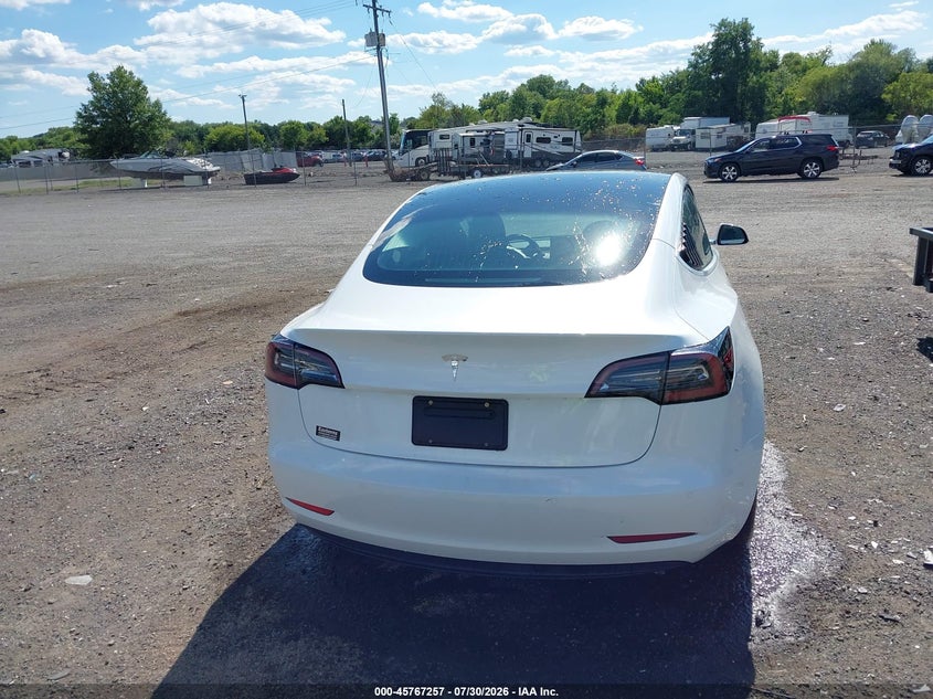 TESLA MODEL 3 - zdjęcie 15