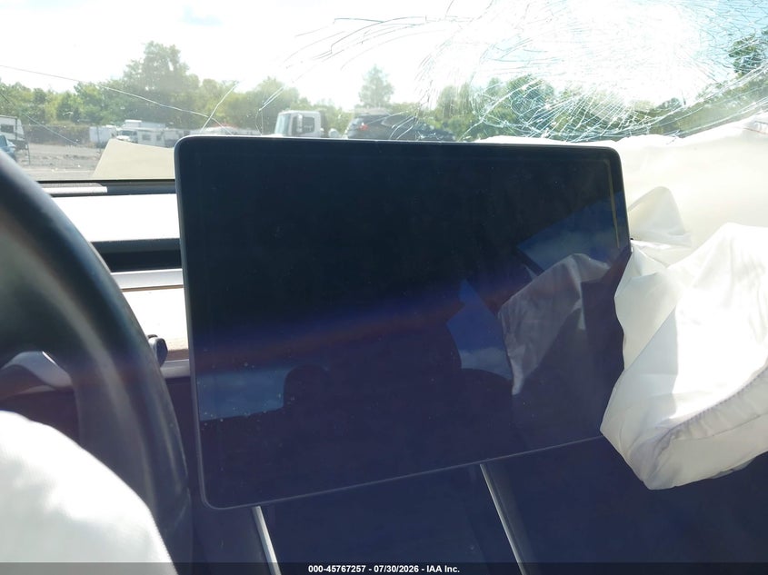 TESLA MODEL 3 - zdjęcie 17