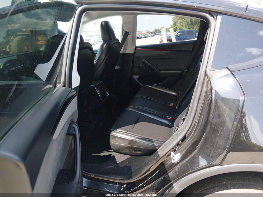 TESLA MODEL Y - zdjęcie 8