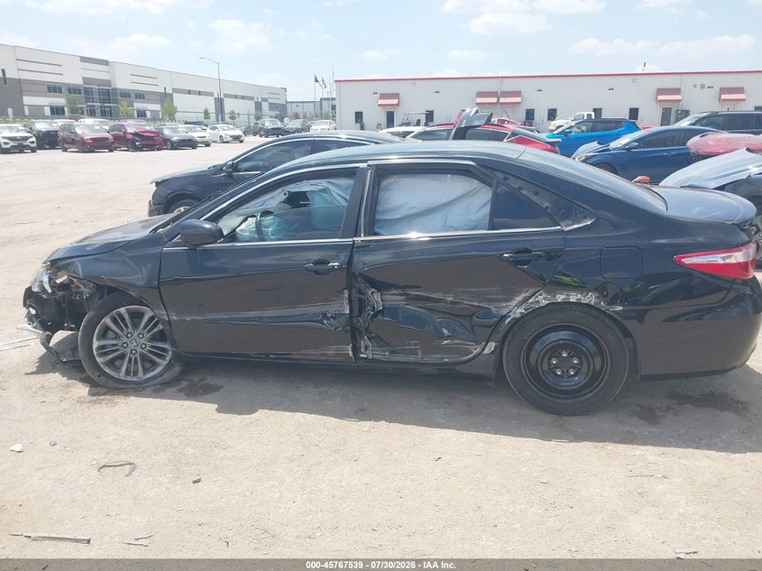 TOYOTA CAMRY - zdjęcie 13