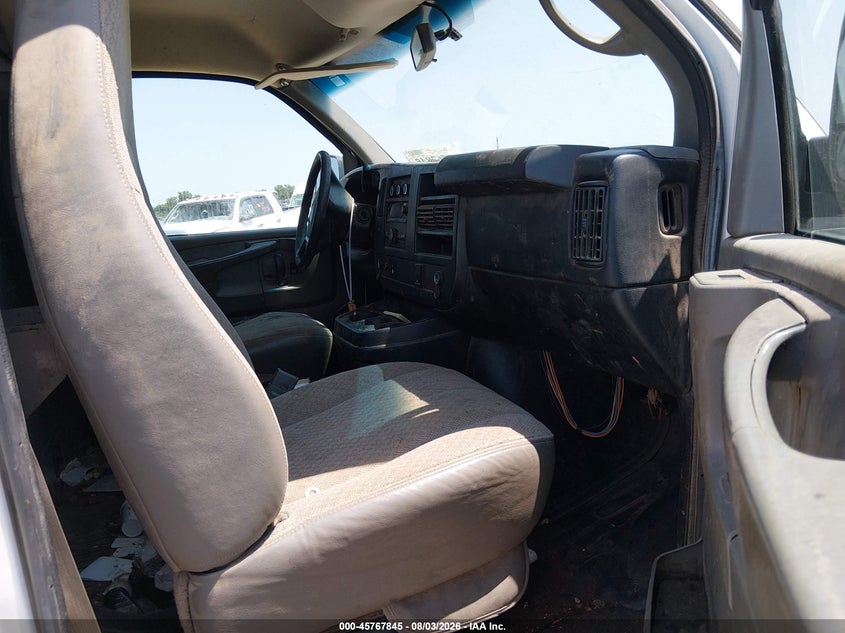 2015 GMC SAVANA 2500 auction photo 5