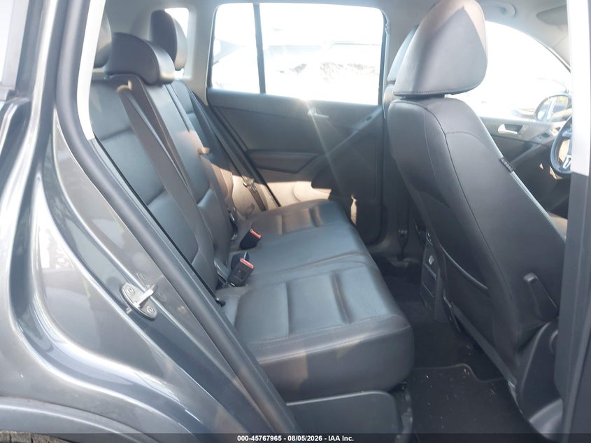 2016 VOLKSWAGEN TIGUAN auction photo 8