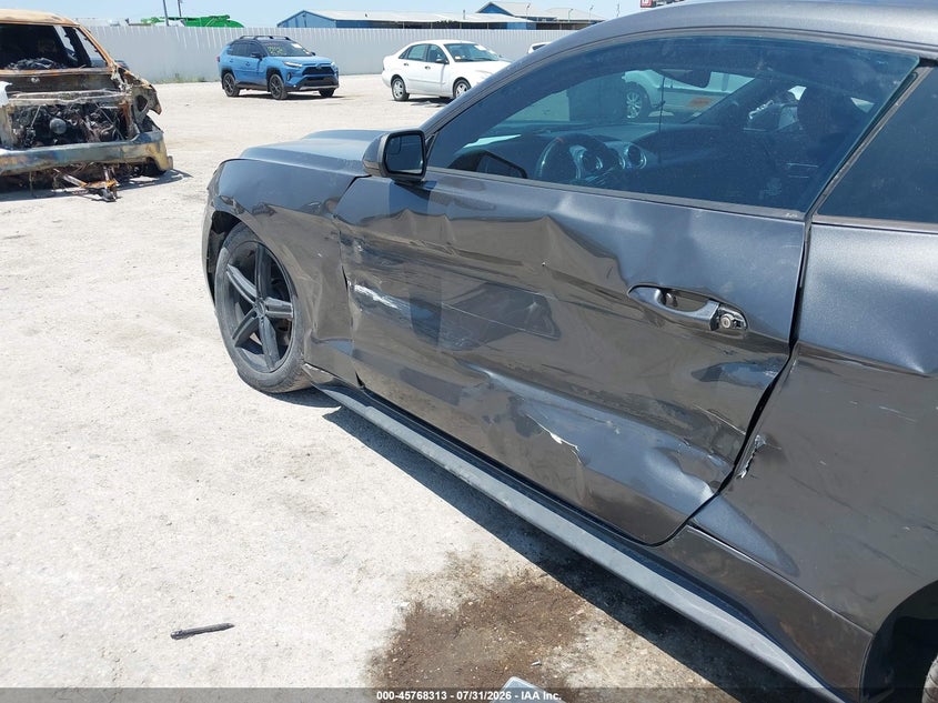 2017 FORD MUSTANG auction photo 6