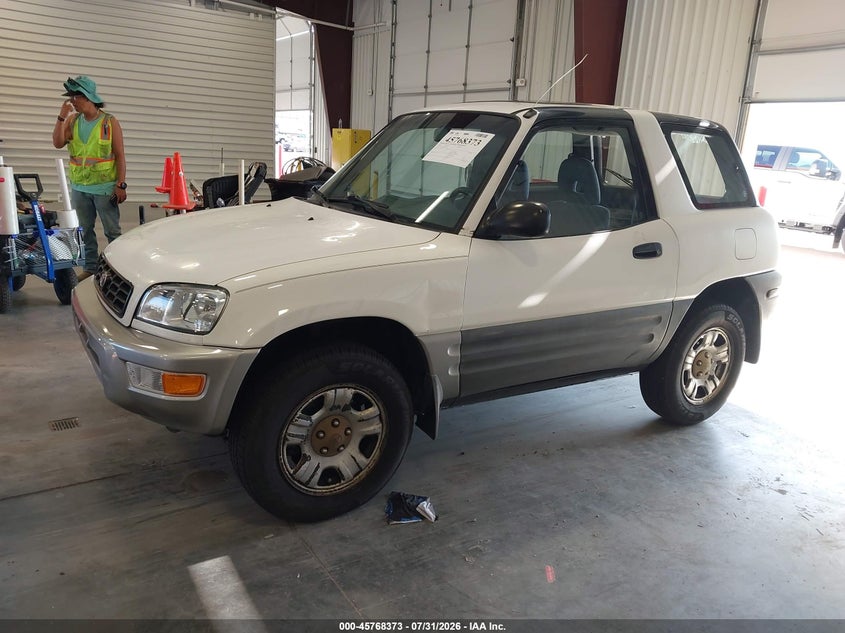 1998 Toyota RAV 4, Rear, IAAI, VIN JT3XP10V8W0012938 — photo 2
