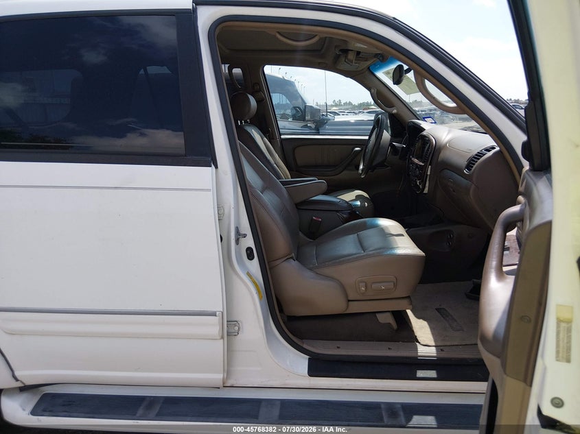 2004 TOYOTA SEQUOIA auction photo 5