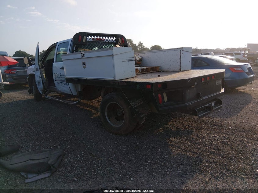 2011 CHEVROLET SILVERADO 3500HD CHASSIS auction photo 3