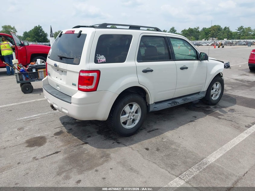 Vin: 1fmcu9dg8akb53112, lot: 46267176, ford escape xlt 20104