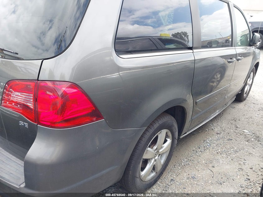 2010 VOLKSWAGEN ROUTAN auction photo 4