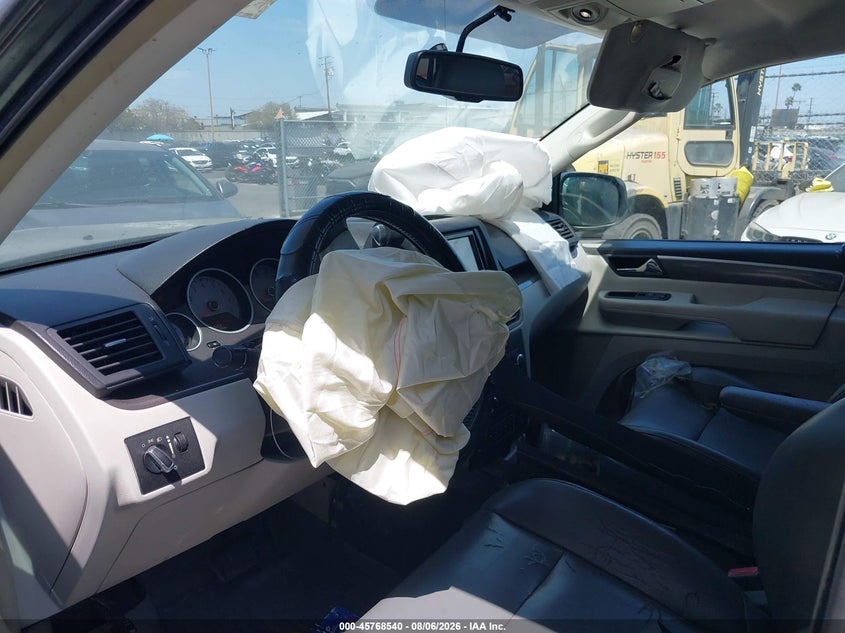 2010 VOLKSWAGEN ROUTAN auction photo 5