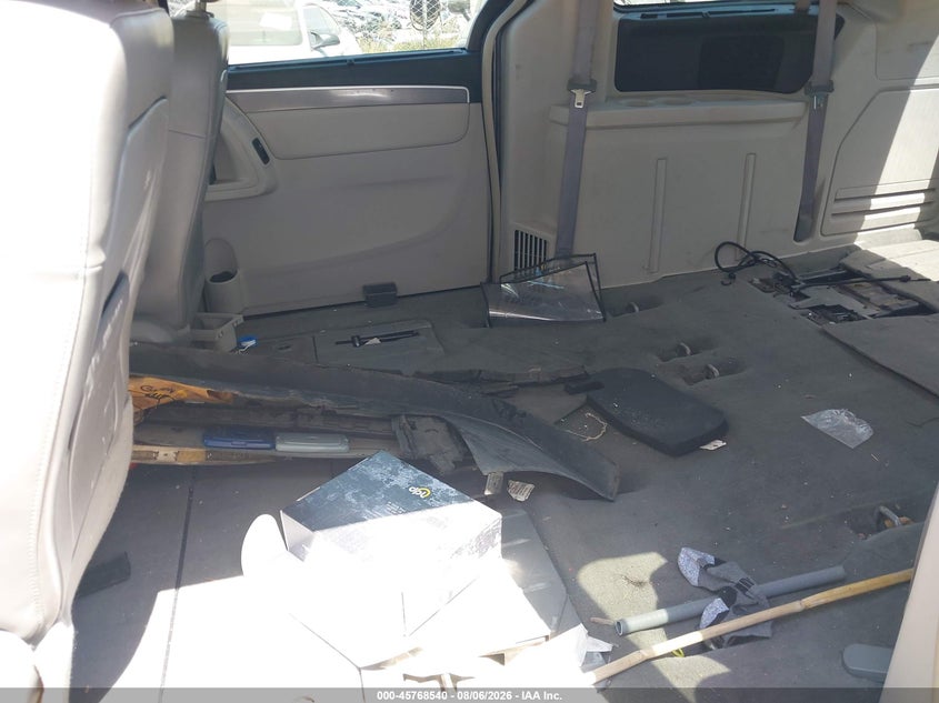 2010 VOLKSWAGEN ROUTAN auction photo 8