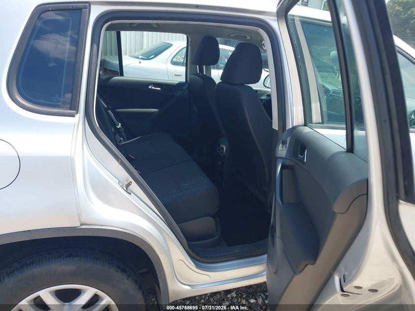 2011 VOLKSWAGEN TIGUAN auction photo 8