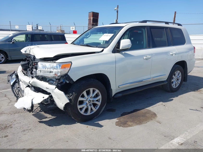 2018 TOYOTA LAND CRUISER auction photo 2