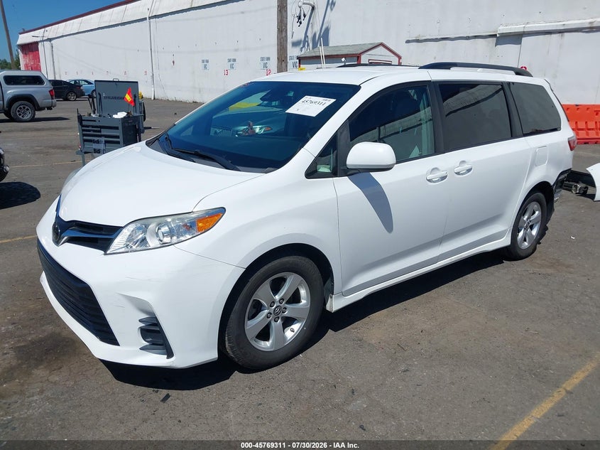 Vin: 5tdkz3dc0js902764, lot: 46268060, toyota sienna le 8 passenger 20182