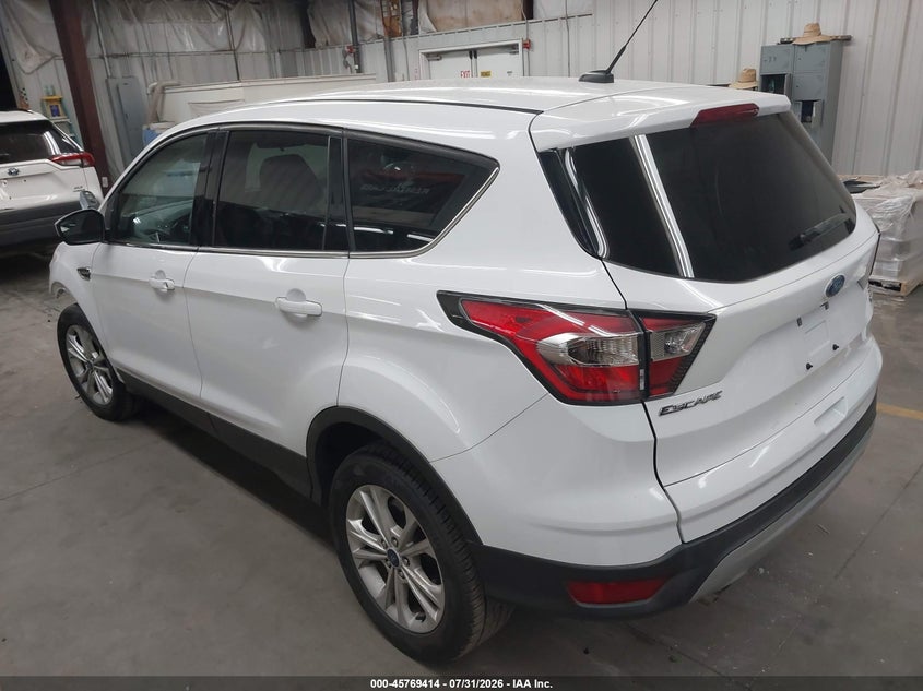 Vin: 1fmcu0gd6hua82505, lot: 46268163, ford escape se 20173