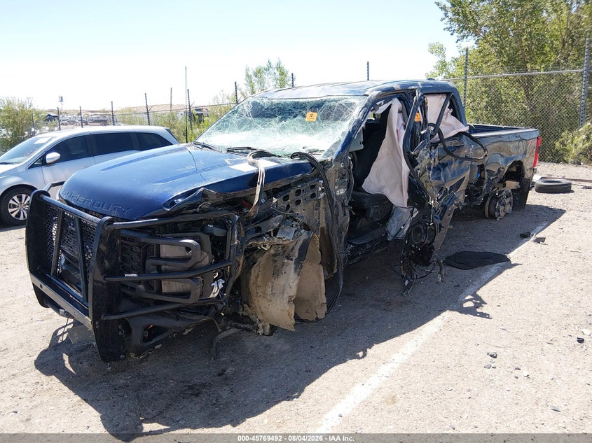 2024 Ford F350, Biohazard, IAAI, VIN 1FT8W3BTXREF52373 — photo 2