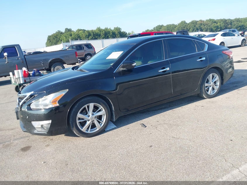 2013 Nissan Altima, Right Front, IAAI, VIN 1N4AL3AP8DC185322 — photo 2