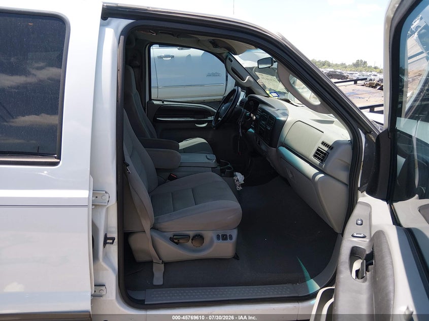 2005 FORD EXCURSION auction photo 5