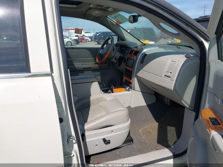 2008 CHRYSLER ASPEN auction photo 5