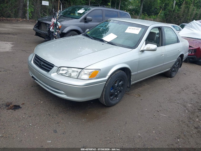 2001 Toyota Camry, Right Side, IAAI, VIN JT2BG22K210556870 — photo 2