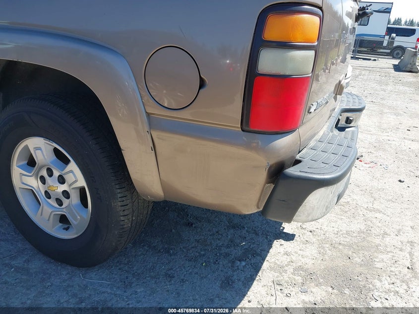 2004 CHEVROLET TAHOE auction photo 6