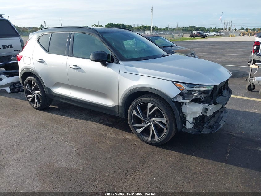 2019 VOLVO XC40 T5 R-DESIGN