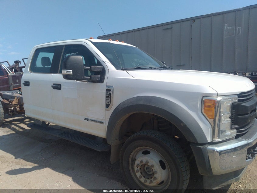 2017 FORD F-550 CHASSIS auction photo 2