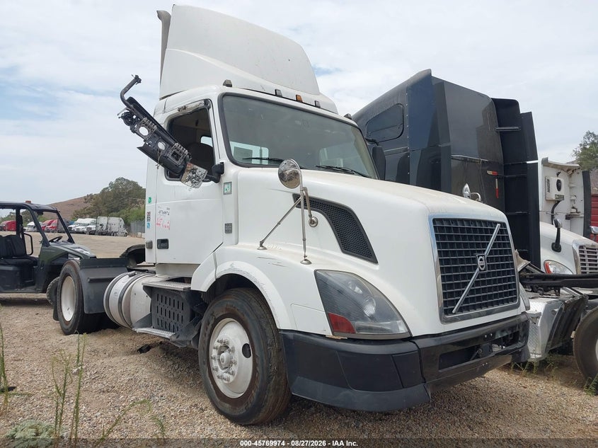 2013 VOLVO VN auction photo 1