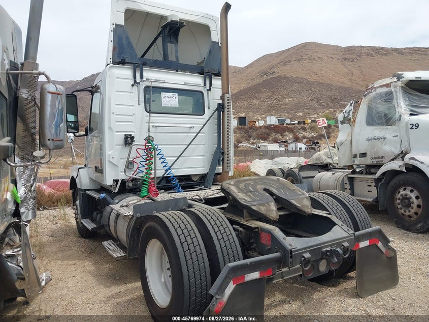 2013 VOLVO VN auction photo 3