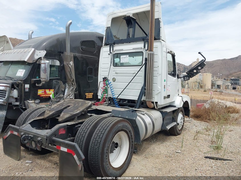 2013 VOLVO VN auction photo 4