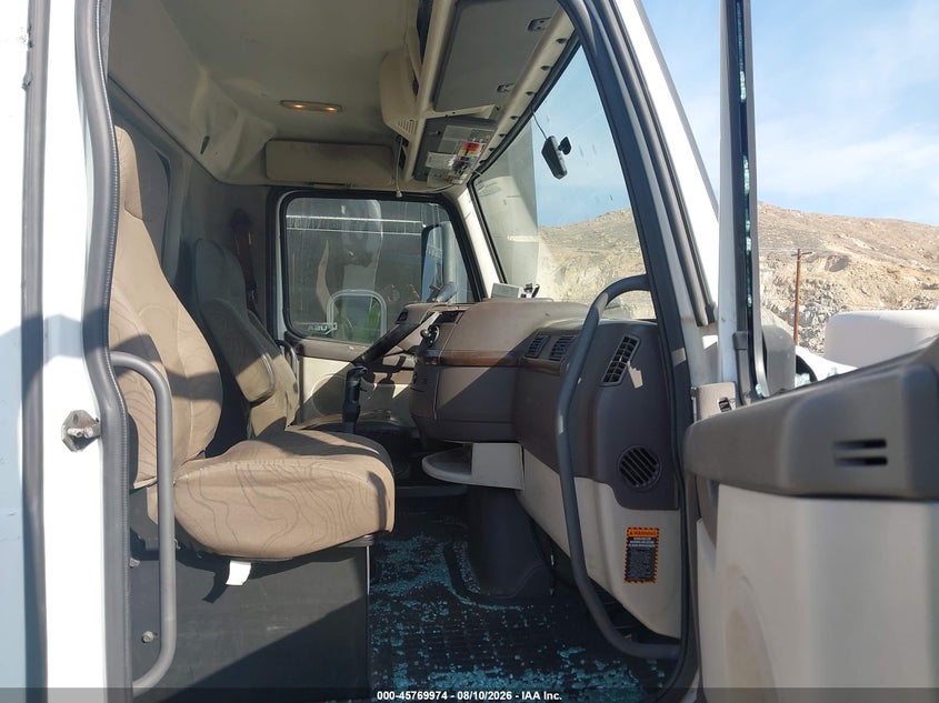 2013 VOLVO VN auction photo 7