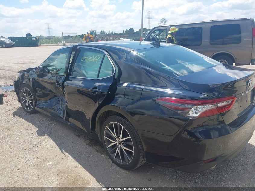 2021 TOYOTA CAMRY auction photo 3