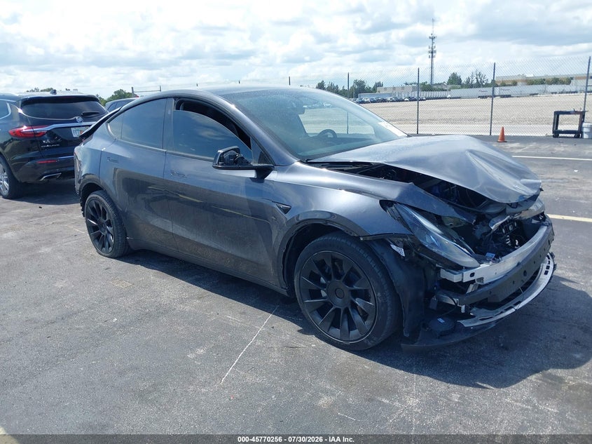 2025 Tesla Model Y  (VIN: 7SAYGDED9SA377092)