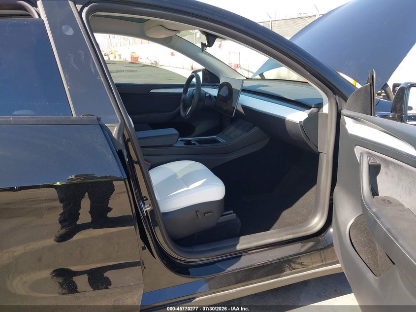 2025 TESLA MODEL Y auction photo 5